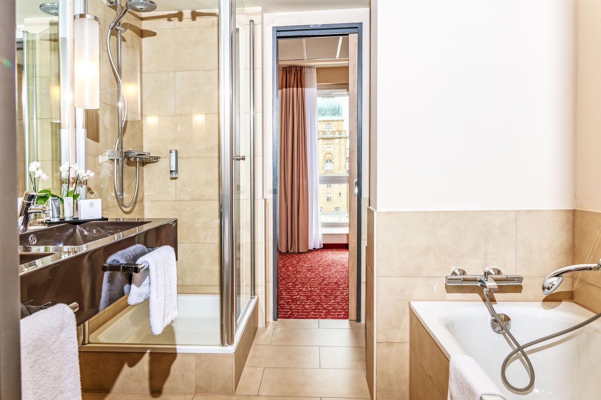 Welcome Center Отель 4*