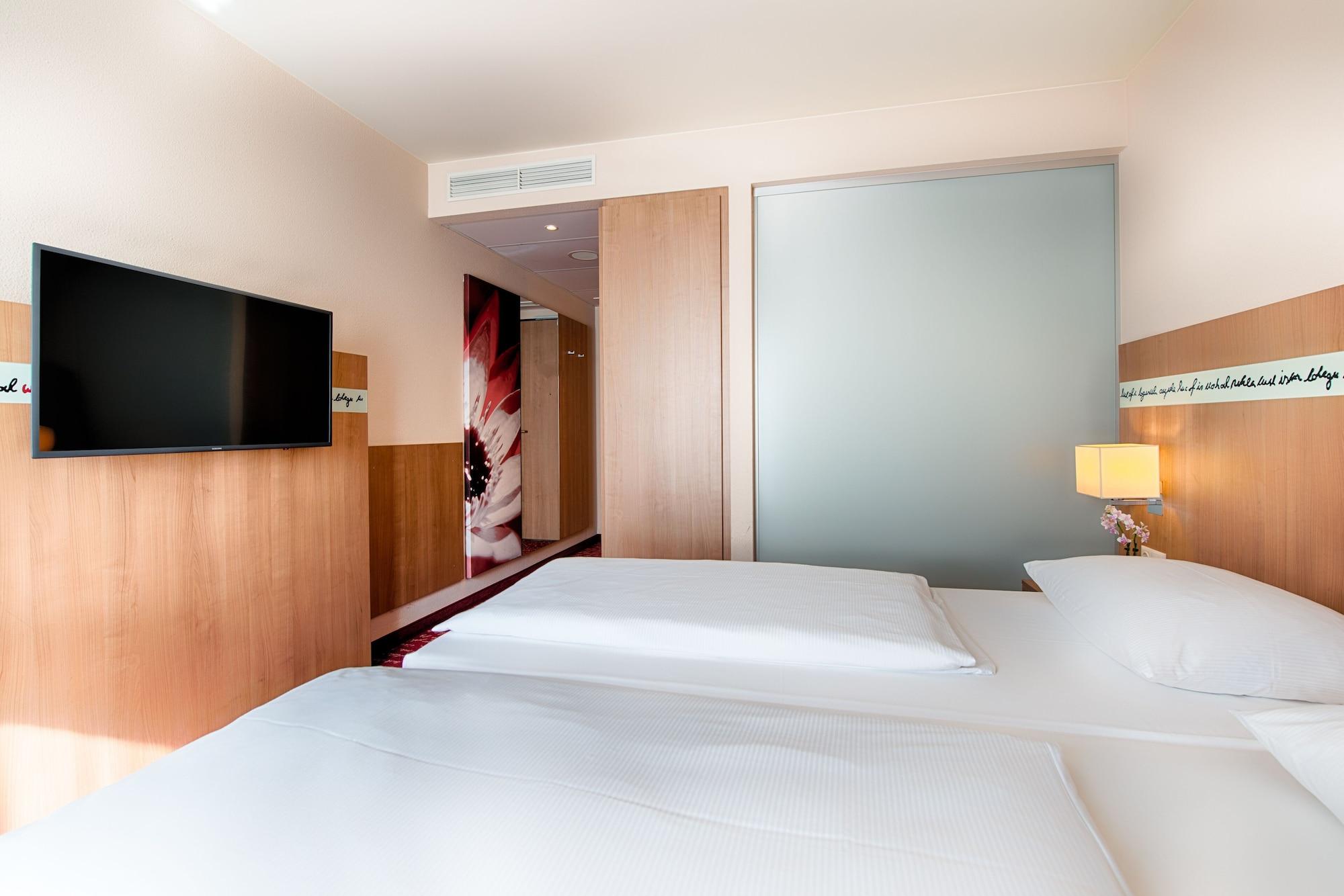 Hotel Welcome Center 4*