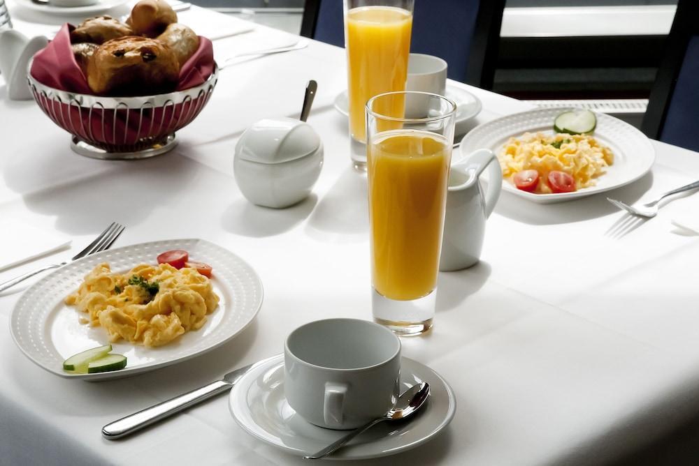 Hotel Welcome Center 4*